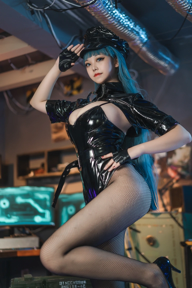 蜜汁猫裘《胶衣女警》主题写真：51张全套美图