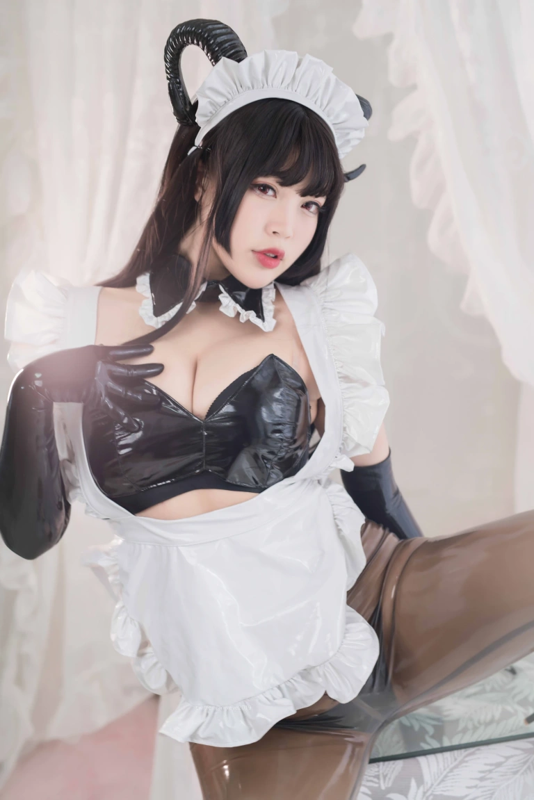 白烨《胶衣魅魔姐姐》主题写真：58张全套美图，含4个视频