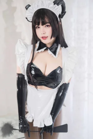 白烨《胶衣魅魔姐姐》主题写真：58张全套美图，含4个视频