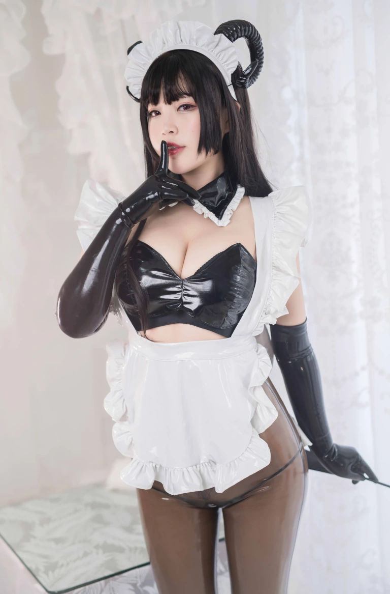 白烨《胶衣魅魔姐姐》主题写真：58张全套美图，含4个视频