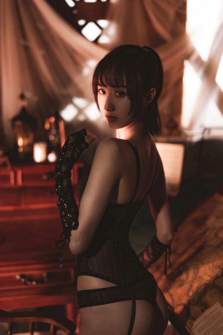 木棉棉《紧身内衣》主题写真：70张全套美图
