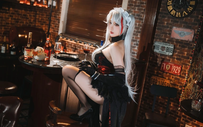 瓜希酱《欧根亲王沉醉于夜》主题写真：20张全套美图
