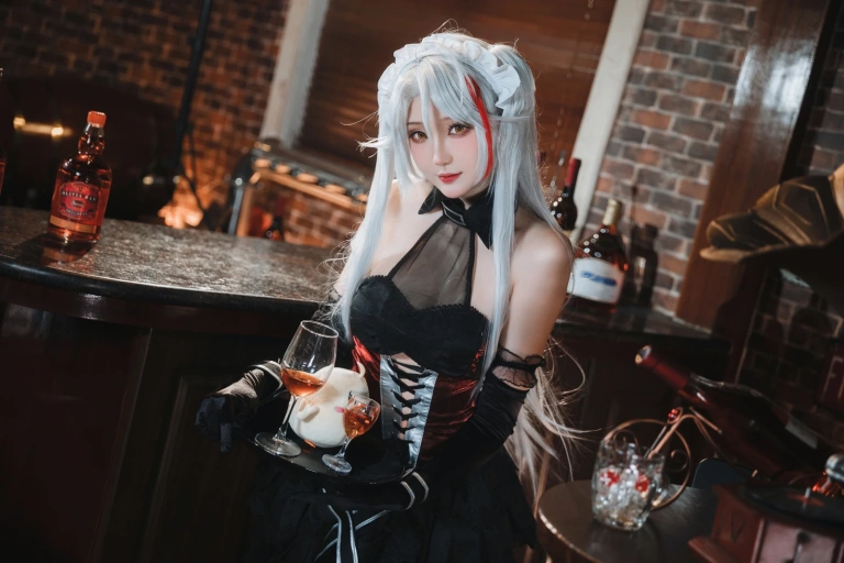 瓜希酱《欧根亲王沉醉于夜》主题写真：20张全套美图