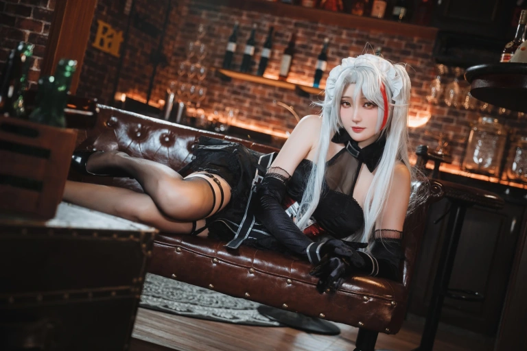 瓜希酱《欧根亲王沉醉于夜》主题写真：20张全套美图