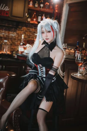 瓜希酱《欧根亲王沉醉于夜》主题写真：20张全套美图