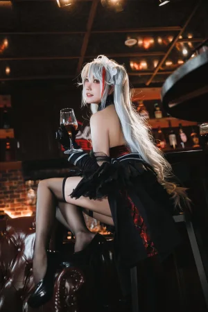 瓜希酱《欧根亲王沉醉于夜》主题写真：20张全套美图