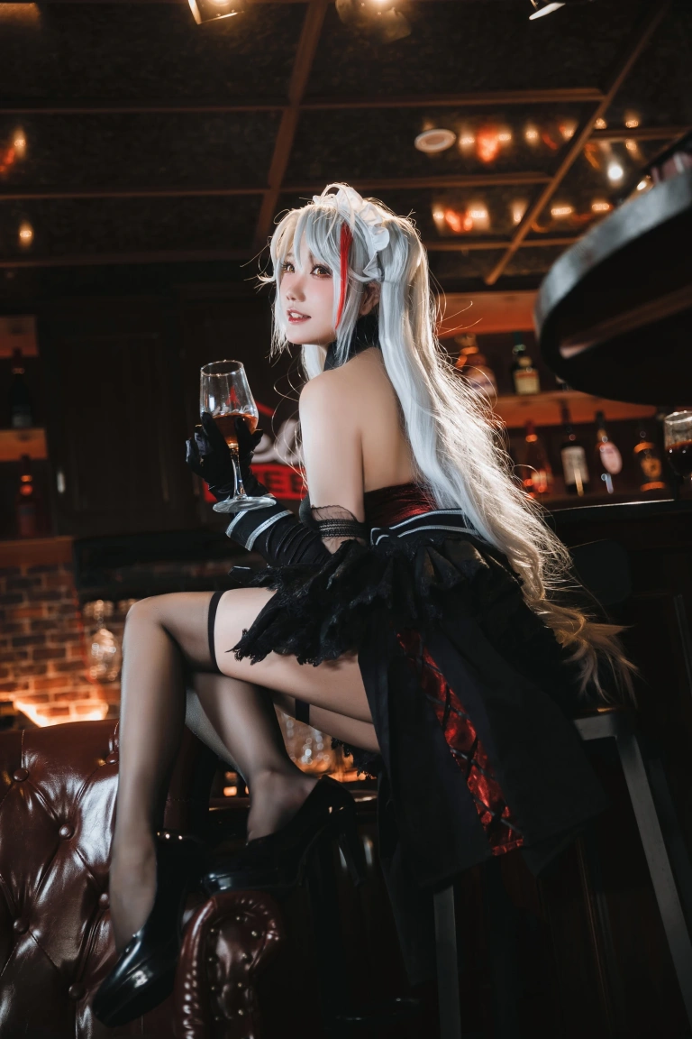 瓜希酱《欧根亲王沉醉于夜》主题写真：20张全套美图