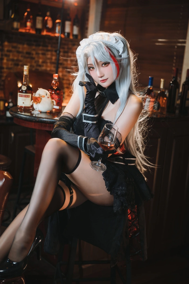 瓜希酱《欧根亲王沉醉于夜》主题写真：20张全套美图