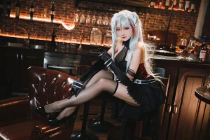 瓜希酱《欧根亲王沉醉于夜》主题写真：20张全套美图