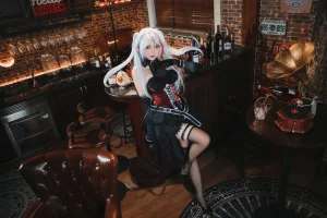 瓜希酱《欧根亲王沉醉于夜》主题写真：20张全套美图