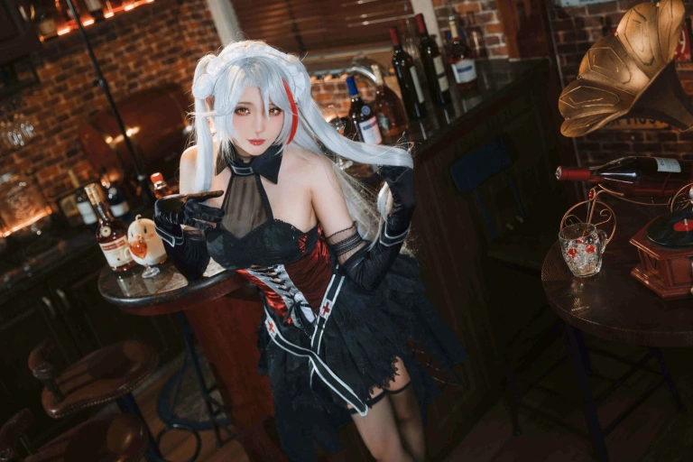 瓜希酱《欧根亲王沉醉于夜》主题写真：20张全套美图