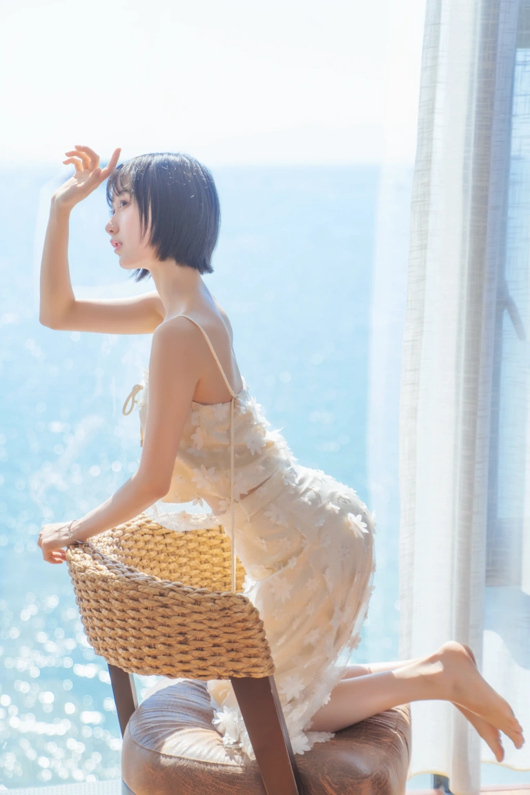 木棉棉《暖冬的海 米色裙子》主题写真：22张全套美图