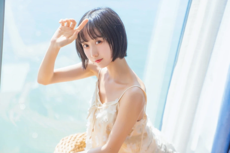 木棉棉《暖冬的海 米色裙子》主题写真：22张全套美图