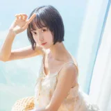 木棉棉《暖冬的海 米色裙子》主题写真：22张全套美图