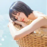 木棉棉《暖冬的海 米色裙子》主题写真：22张全套美图
