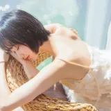 木棉棉《暖冬的海 米色裙子》主题写真：22张全套美图