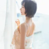 木棉棉《暖冬的海 米色裙子》主题写真：22张全套美图