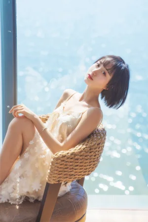 木棉棉《暖冬的海 米色裙子》主题写真：22张全套美图