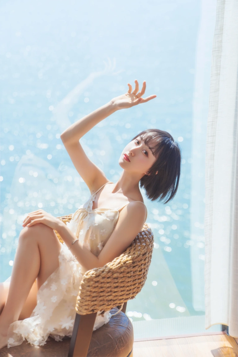 木棉棉《暖冬的海 米色裙子》主题写真：22张全套美图