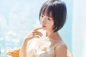 木棉棉《暖冬的海 米色裙子》主题写真：22张全套美图
