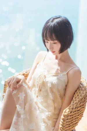 木棉棉《暖冬的海 米色裙子》主题写真：22张全套美图