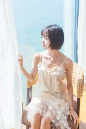 木棉棉《暖冬的海 米色裙子》主题写真：22张全套美图