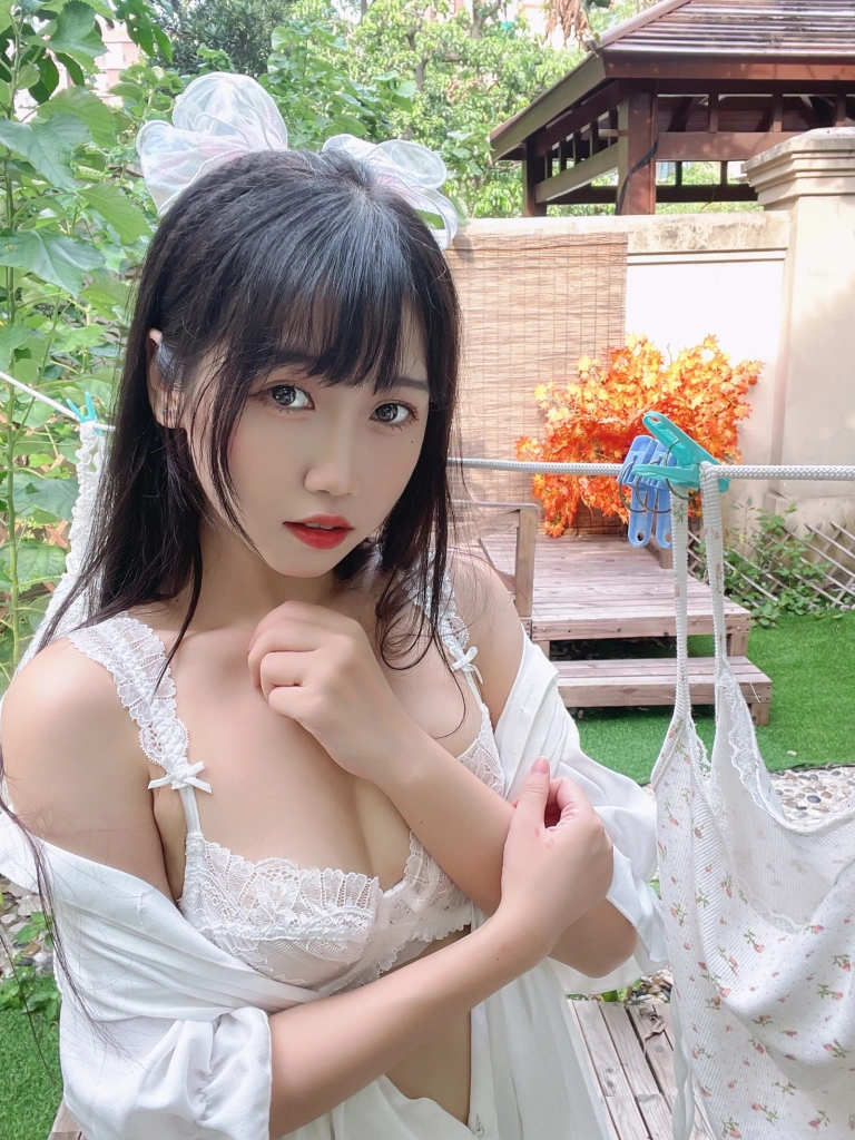 不呆猫《清纯妹妹》主题写真：24张全套美图