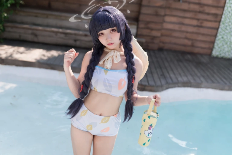 花铃《碧蓝档案 美游泳装》主题写真：41张全套美图