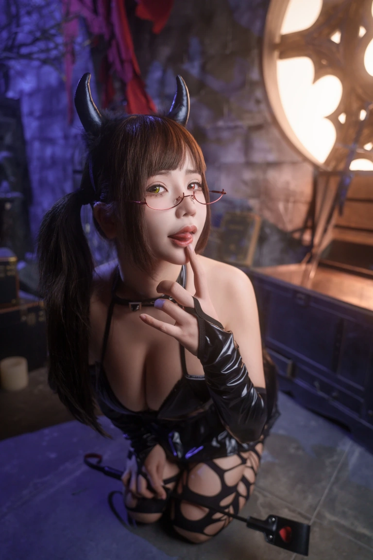 抱走莫子《小魅魔》主题写真：45张全套美图，含34个视频