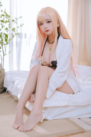 日奈娇(椎名莜)《更衣人偶 喜多川海梦泳装》主题写真：65张全套美图
