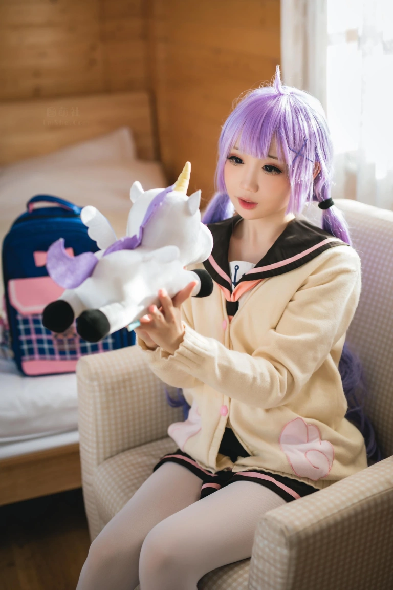 焖焖碳《独角兽JK制服》主题写真：21张全套美图