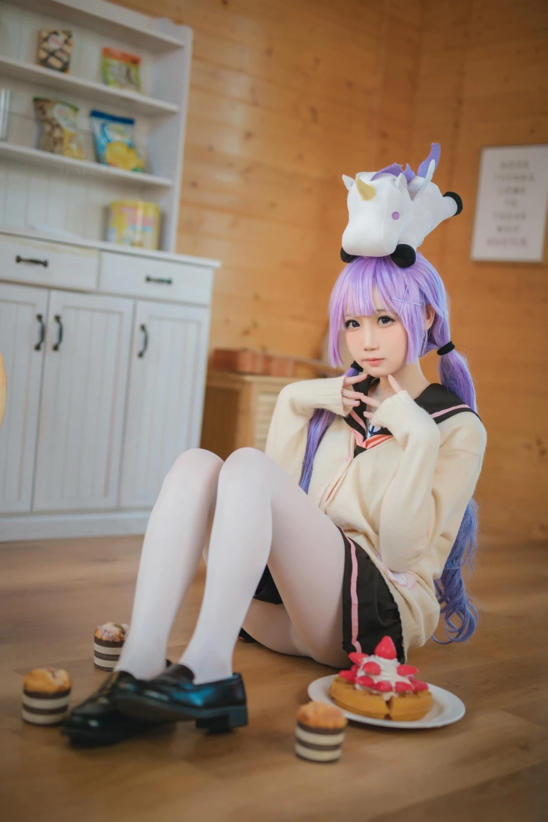 焖焖碳《独角兽JK制服》主题写真：21张全套美图