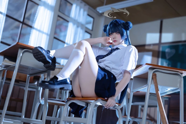 屿鱼《蔚蓝档案 妃咲JK》主题写真：61张全套美图