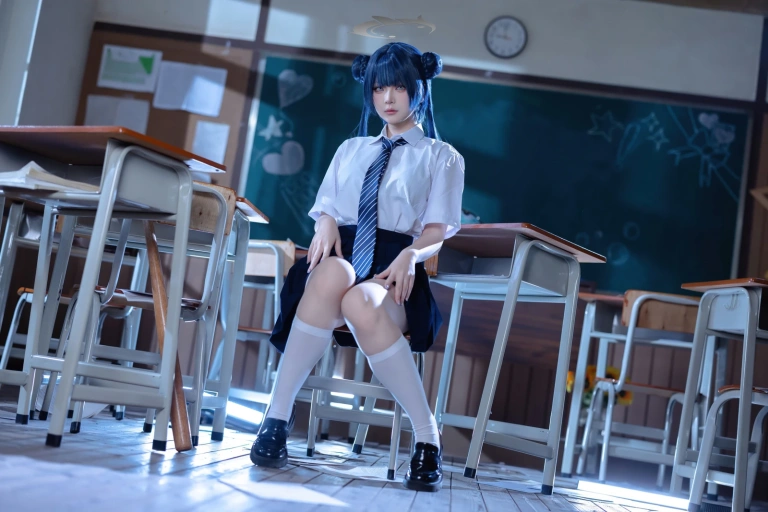 屿鱼《蔚蓝档案 妃咲JK》主题写真：61张全套美图