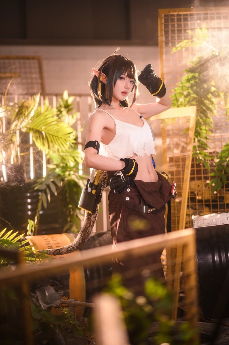 阿包也是兔娘《2022.06月舰长图包 明日方舟 森蚺》主题写真：33张全套美图