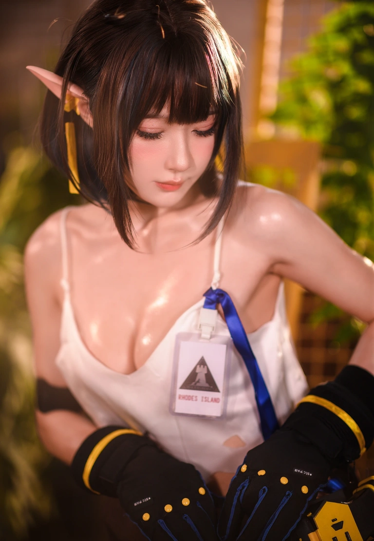 阿包也是兔娘《2022.06月舰长图包 明日方舟 森蚺》主题写真：33张全套美图