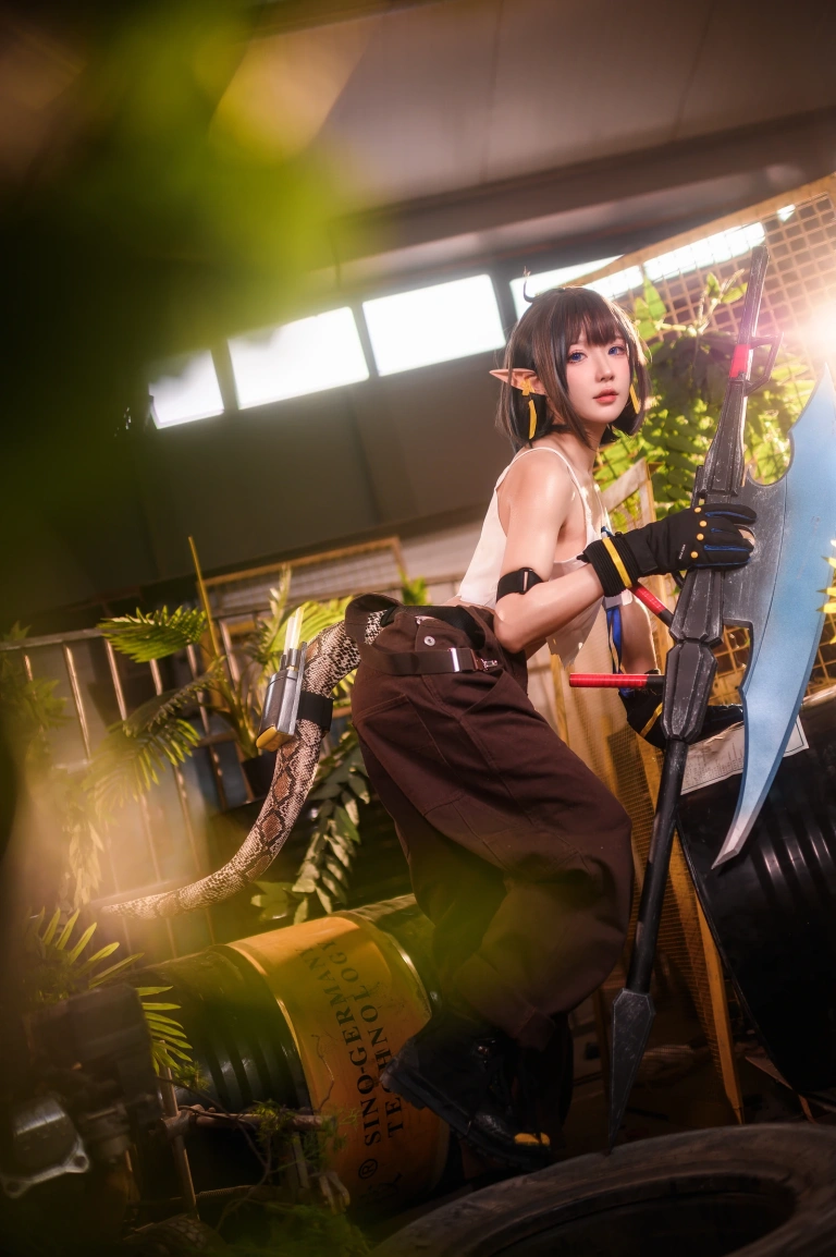 阿包也是兔娘《2022.06月舰长图包 明日方舟 森蚺》主题写真：33张全套美图