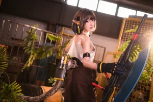 阿包也是兔娘《2022.06月舰长图包 明日方舟 森蚺》主题写真：33张全套美图