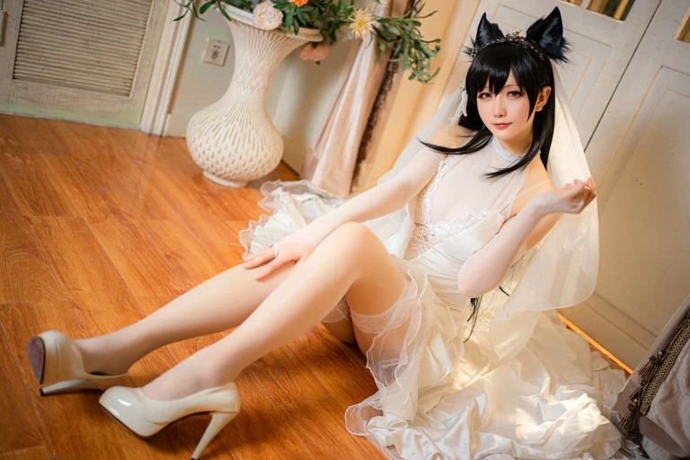 星之迟迟《爱宕婚纱》主题写真：25张全套美图