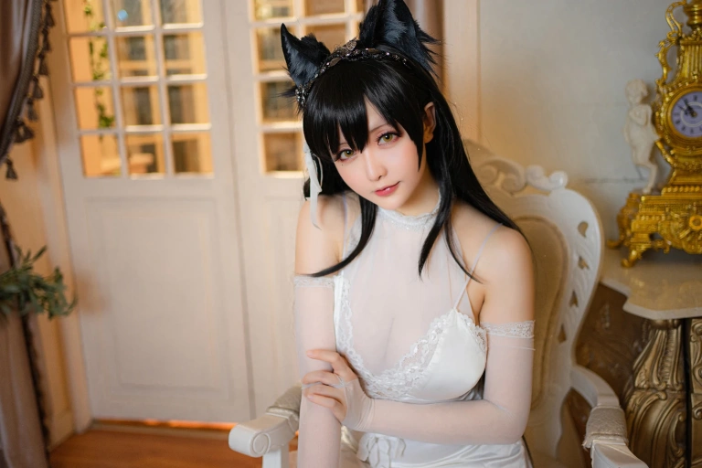 星之迟迟《爱宕婚纱》主题写真：25张全套美图