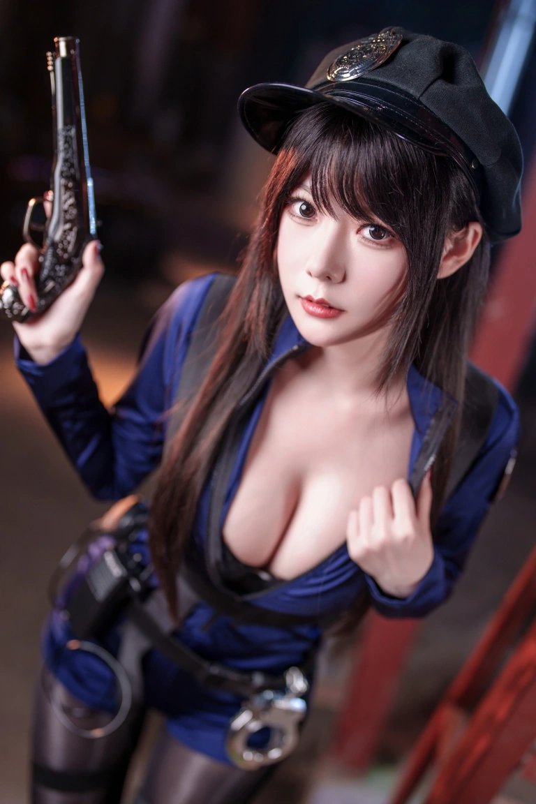 香草喵露露《十一月舰长 女警》主题写真：40张全套美图，含1个视频
