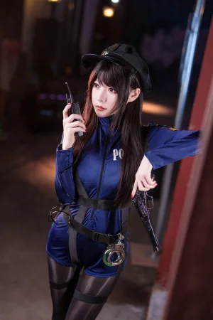 香草喵露露《十一月舰长 女警》主题写真：40张全套美图，含1个视频