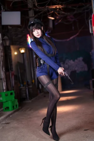 香草喵露露《十一月舰长 女警》主题写真：40张全套美图，含1个视频