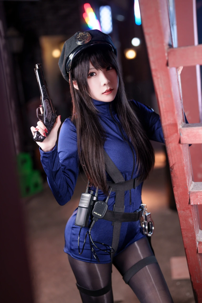 香草喵露露《十一月舰长 女警》主题写真：40张全套美图，含1个视频