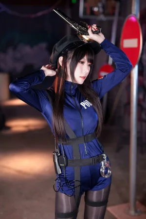 香草喵露露《十一月舰长 女警》主题写真：40张全套美图，含1个视频