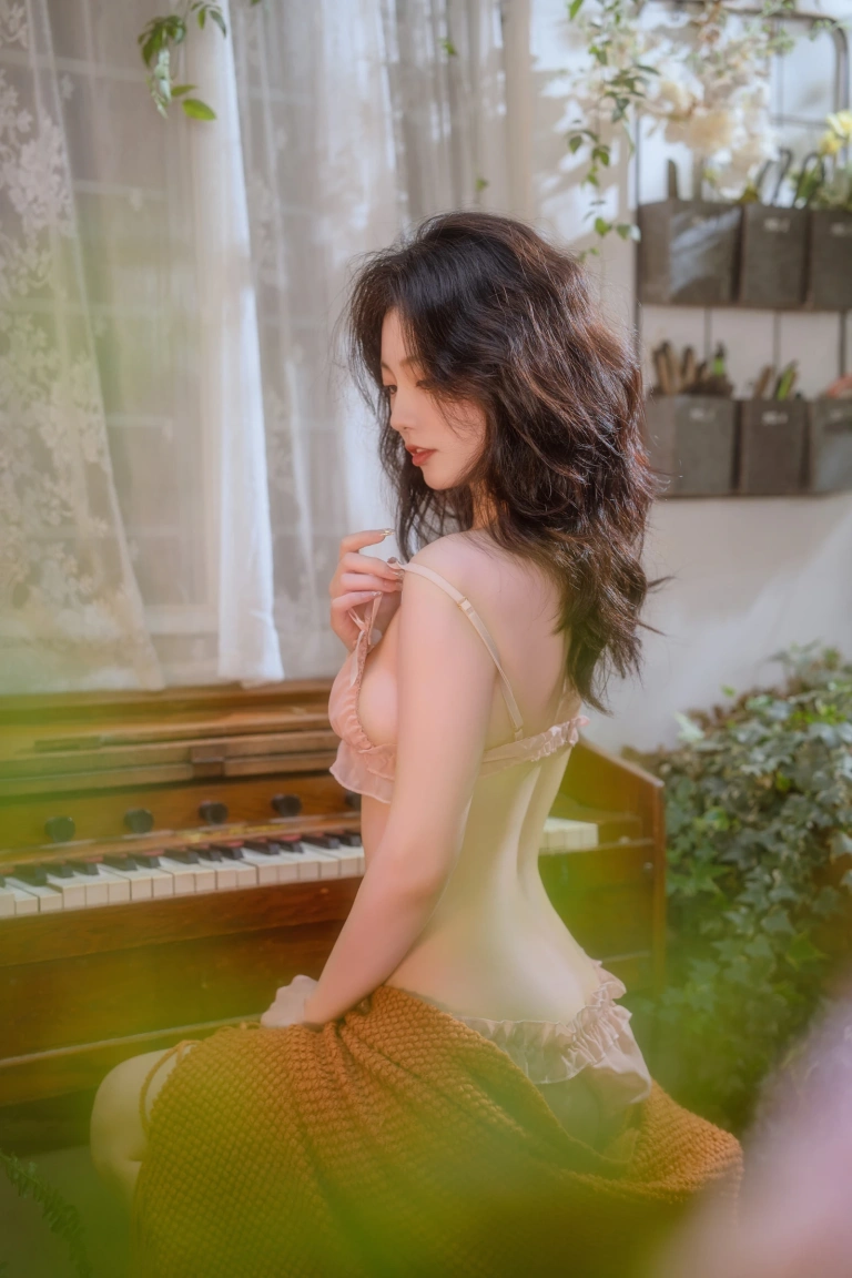 桃良阿宅《小院》主题写真：55张全套美图
