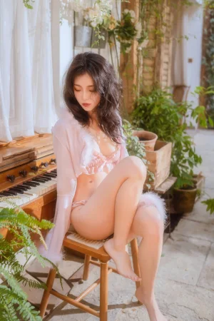 桃良阿宅《小院》主题写真：55张全套美图