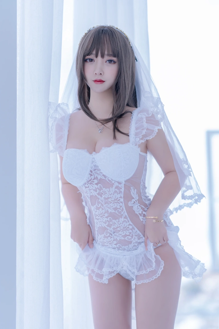 过期米线线喵《白雪姬》主题写真：61张全套美图