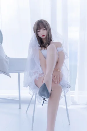 过期米线线喵《白雪姬》主题写真：61张全套美图