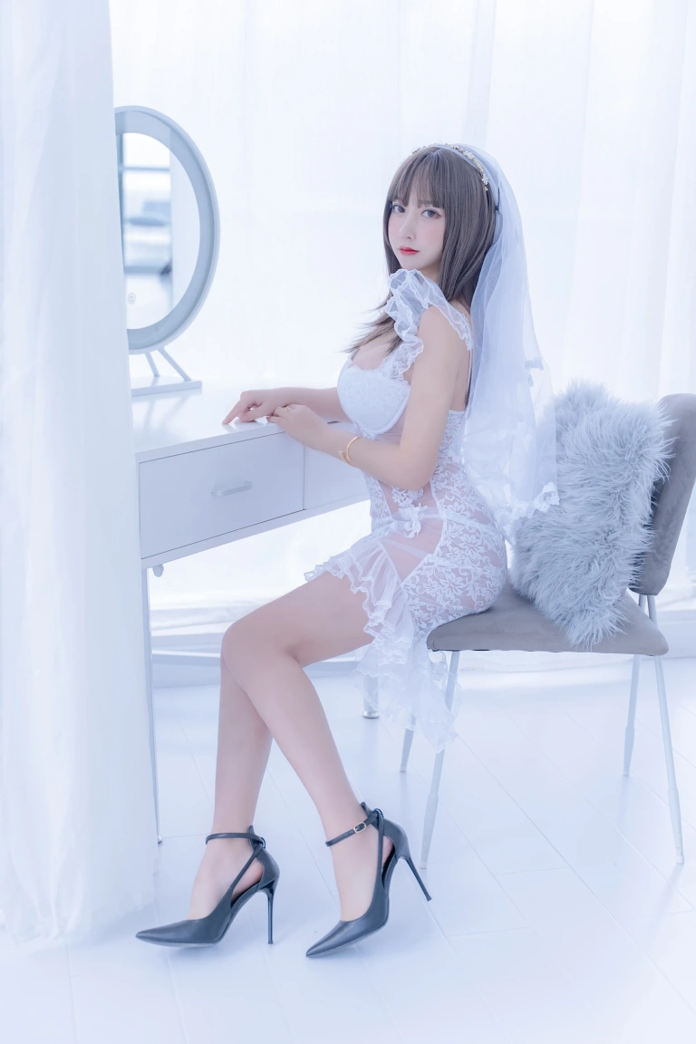 过期米线线喵《白雪姬》主题写真：61张全套美图
